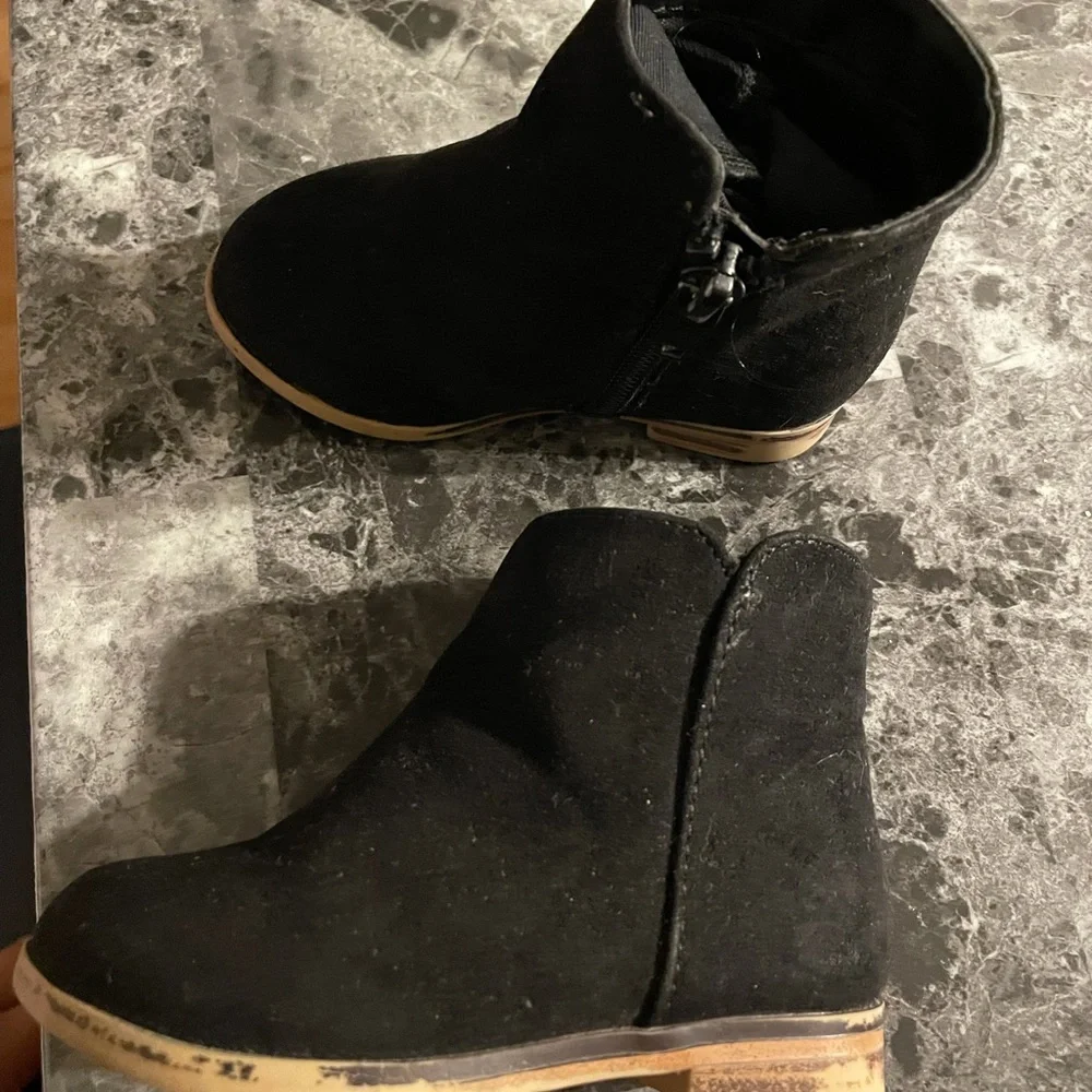 Cat & Jack Black Boots size‎ 5🌸